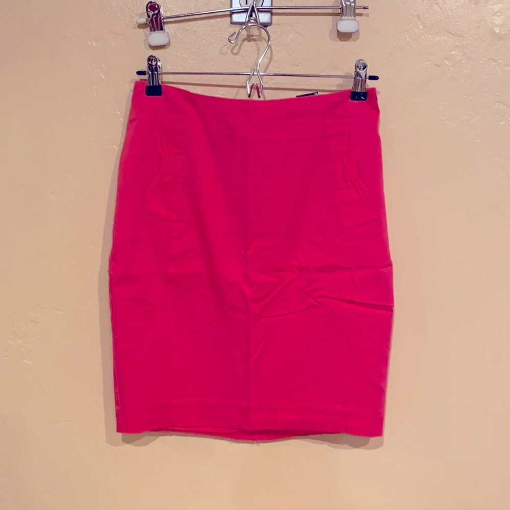 Pink H&M pencil skirt with cute bow fake pockets.